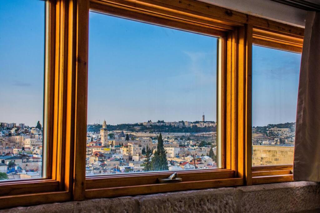 Into Jerusalem Heart Exterior photo