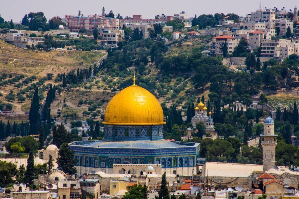 Into Jerusalem Heart Exterior photo